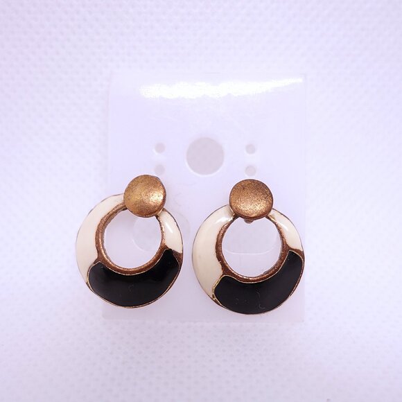 💎7/25💎NOS Vintage Retro 1980s Style Black & White Enamel Pierced Stud Earrings - Picture 1 of 2